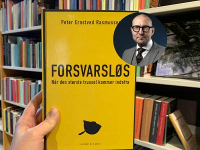 Foto af bog og Peter Ernstved Rasmussen