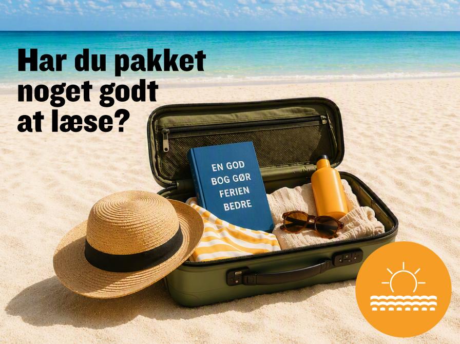 Kuffert med bog og strandting på strand ved havet med teksten ‘Har du pakket noget godt at læse'